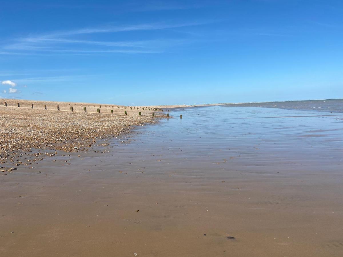 Winchelsea Beach Holiday Home - Pool & Beach Eksteriør bilde